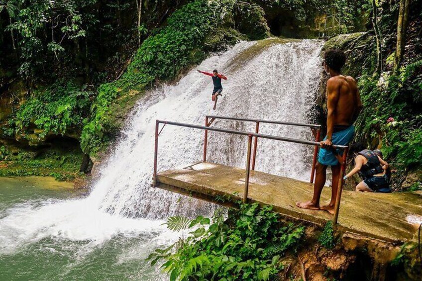 Blue hole, cliff jumping