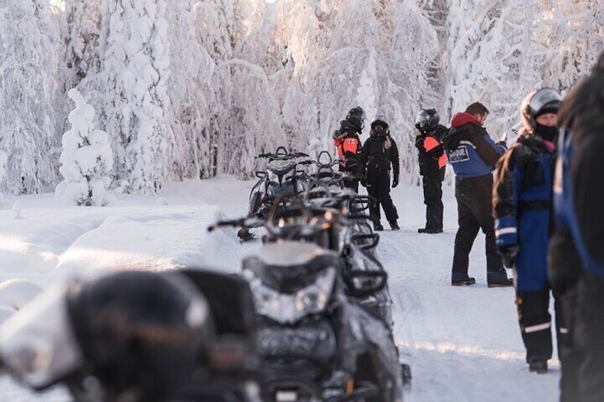 1 Hour Easy Snowmobile Safari in Levi