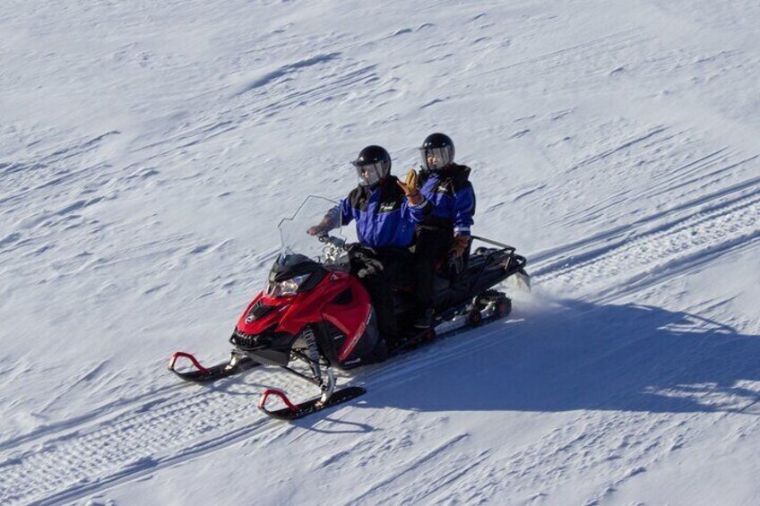 1 Hour Easy Snowmobile Safari in Levi