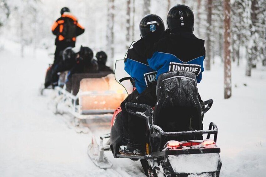 1 Hour Easy Snowmobile Safari in Levi