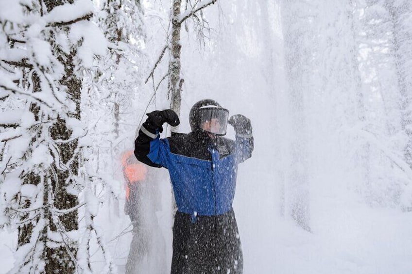 1 Hour Easy Snowmobile Safari in Levi