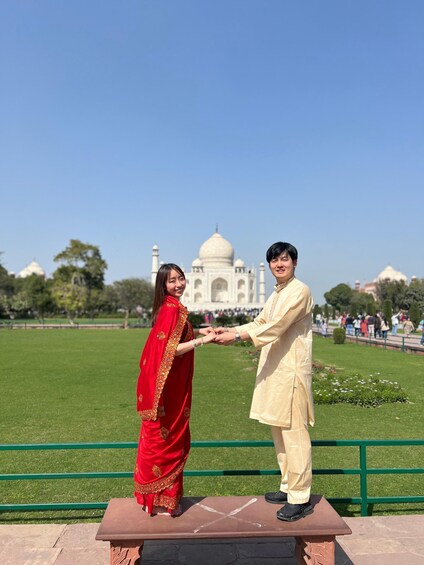 From Delhi: Taj Mahal Tour by Gatimaan Train-Lunch in 5 Star