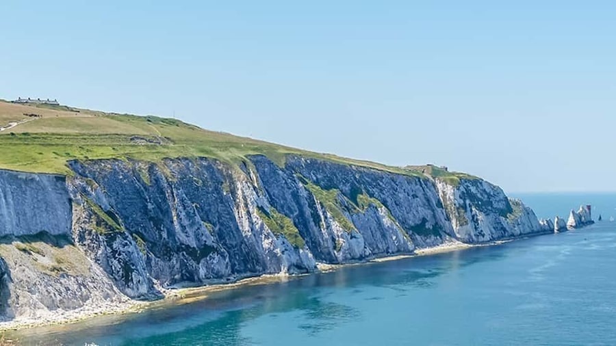 From Portsmouth: Isle of Wight Day Tour by Bus and Ferry