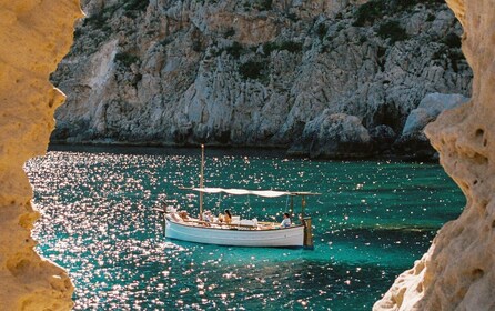 จาก Sant Josep: Es Vedra & Atlantis Sailboat Cruise