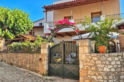 Full-Day Private Guided Tour in a Breathtaking Crete Island