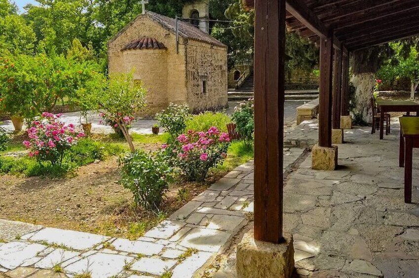 Half-Day Private Tour & Picnic in Real Cretan Countryside Retreat