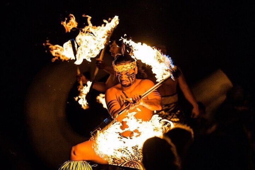 Mauka Warriors Luau Host The Biggest Fire Show In Hawaii
