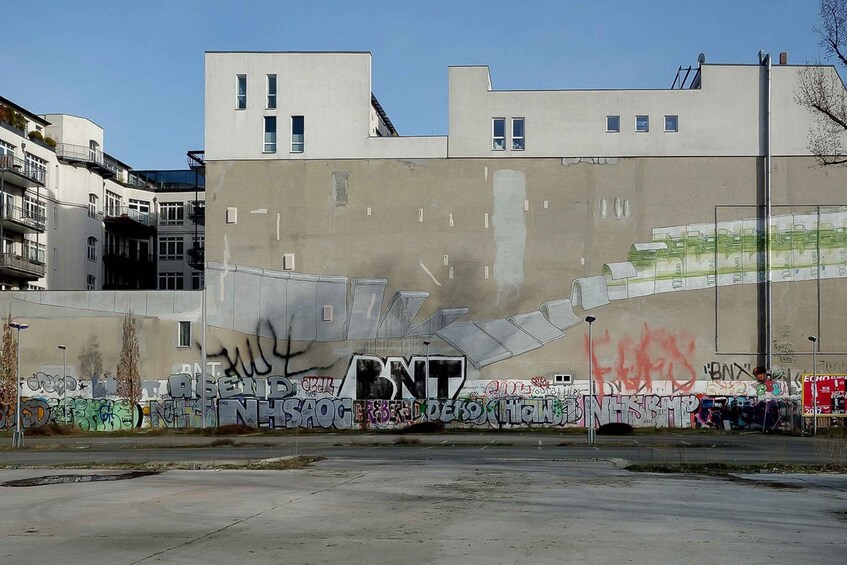 Picture 8 for Activity Berlin: Kreuzberg Street Art and Urban Life Tour