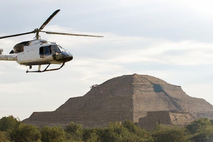 1hr Private Helicopter Tour - Mexico City & Teotihuacan Pyramids