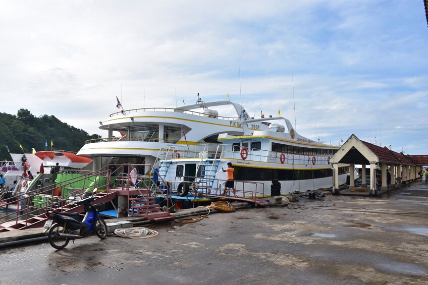 Travel from Koh Phi Phi to Koh Lanta by Satun Pakbara Speed Boat 