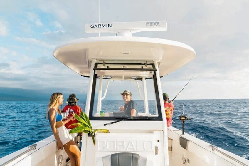 Our specially designed ROBALO R272 boat, with its cushioned seating and limited capacity of 6 guests, guarantees a comfortable and intimate experience.