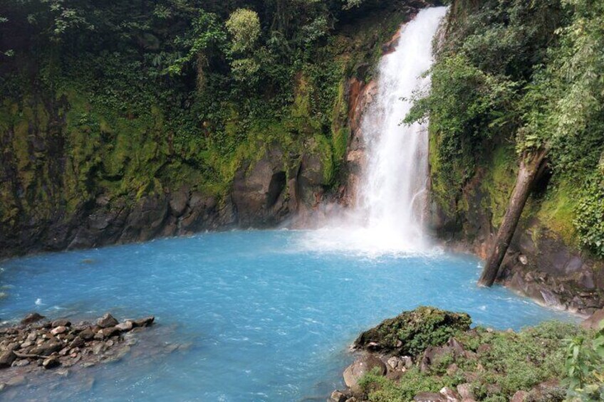 3-in-1 Río Celeste Waterfall, Natural Pool and Chocolate Tour.