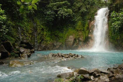 From La Fortuna: Río Celeste Waterfall, Swimming Pool and Lunch.
