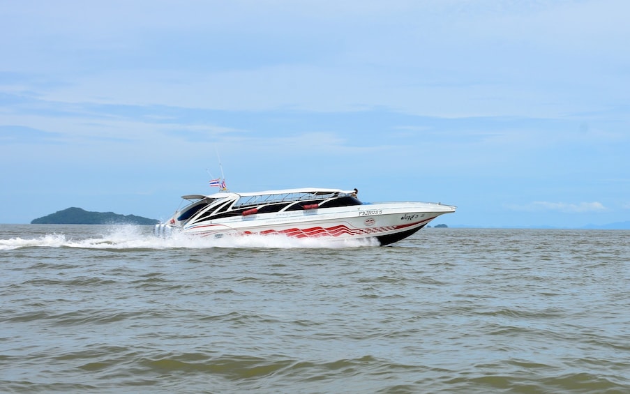 Travel from Hat Yai Airport to Koh Lipe by Satun Pakbara Speed Boat