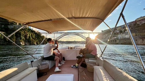 Porto: Bootsfahrt auf dem Fluss Douro mit Portwein