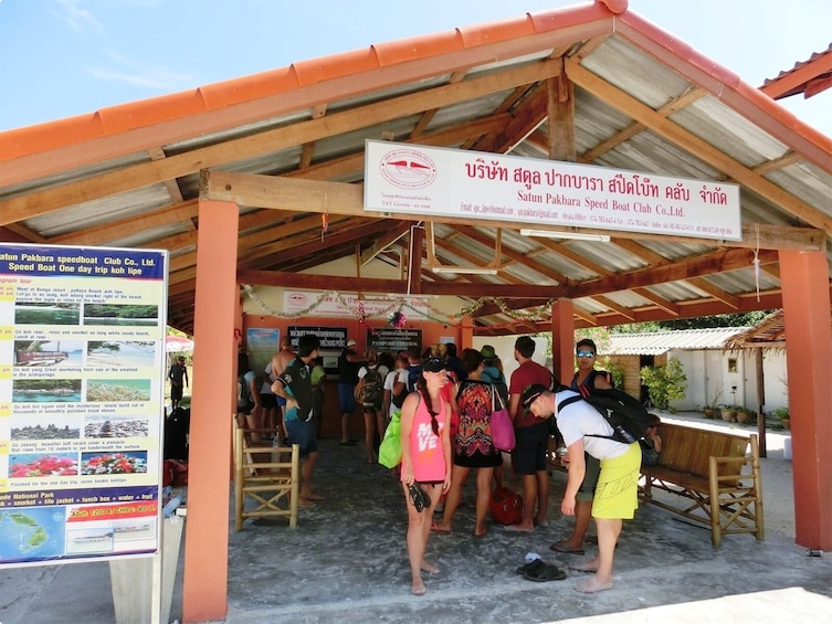 Travel from Pakbara Pier to Koh Lipe by Satun Pakbara Speed Boat