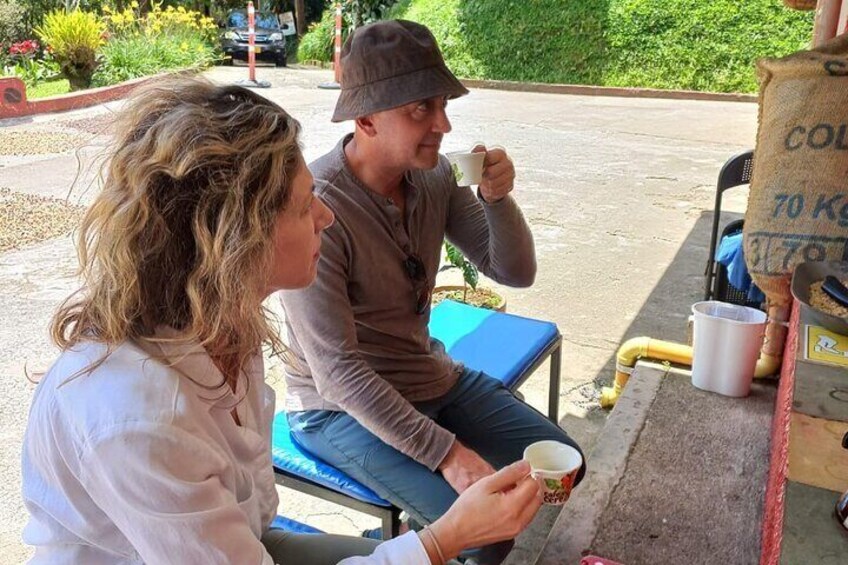5-Hour Coffee and Pablo Express Mix Tour in Medellín