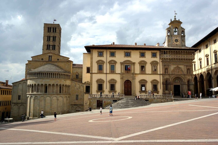 Picture 2 for Activity Arezzo: Private Walking Tour