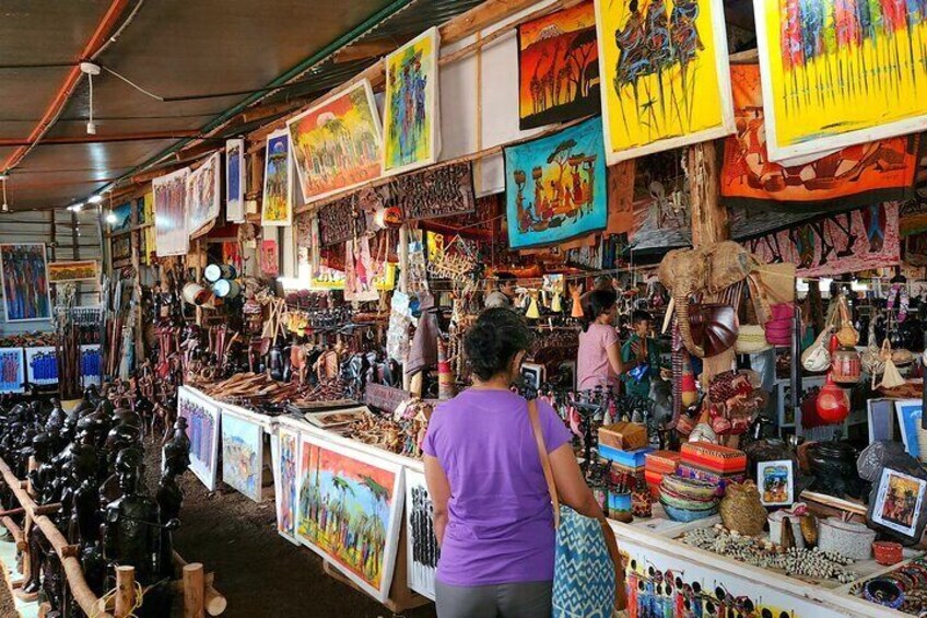 Nairobi cultural souvenir shopping tour with a local