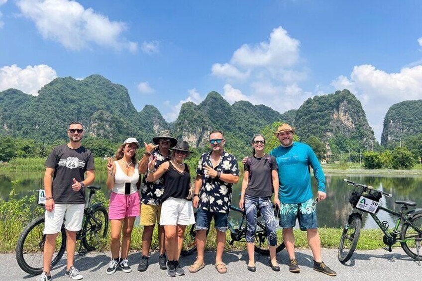 Ninh Binh Legend Group 8 (Trang An - Mua cave - Hoa Lu - Biking)