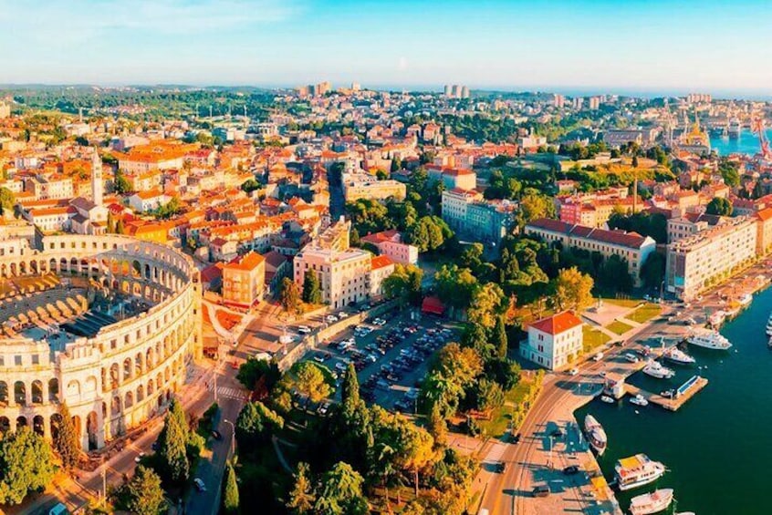 Boat Tour to City of Pula with Unlimited Drinks