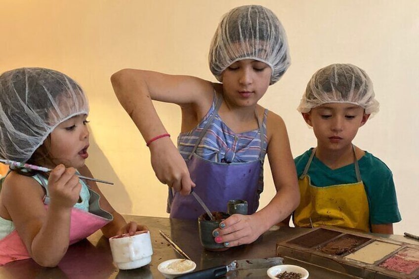 Chocolate Making and Tasting at a Local Factory in San José