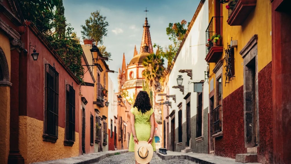 Queretaro, Guanajuato & San Miguel de Allende from Mexico City Tour & Hotel