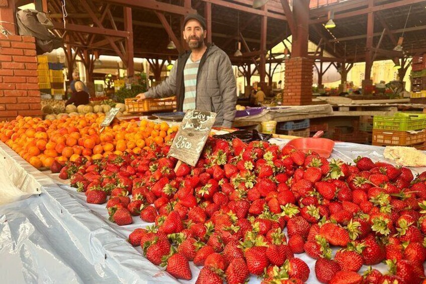 central market: seasonal fruits