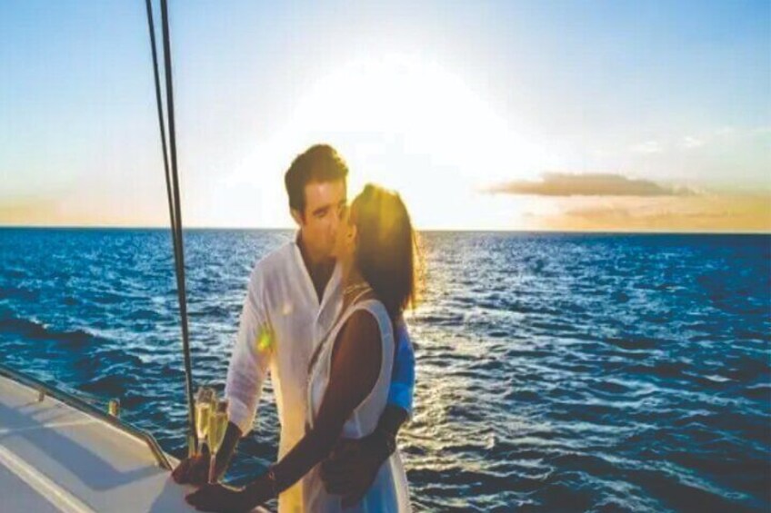 Private tour on a LUXURY Catamaran (Sunset and Wine Tour)