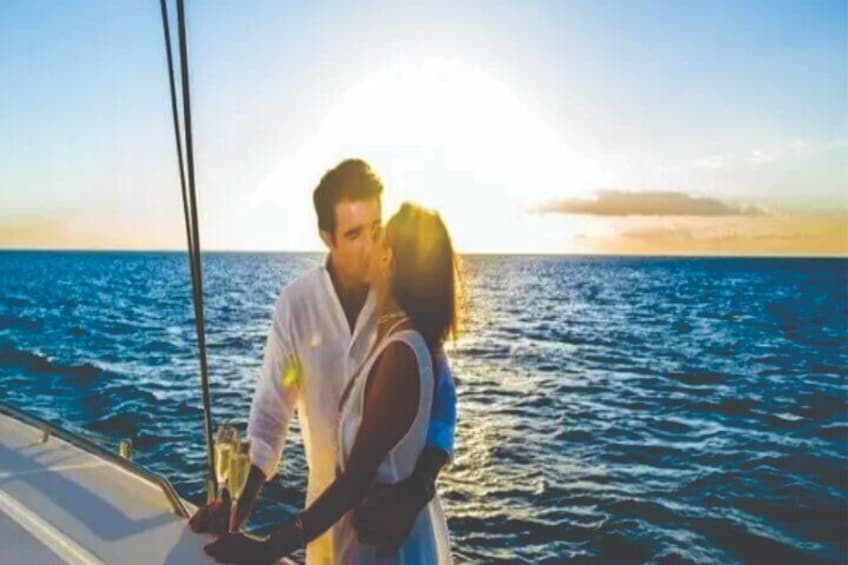 Private tour on a LUXURY Catamaran (Sunset and Wine Tour)