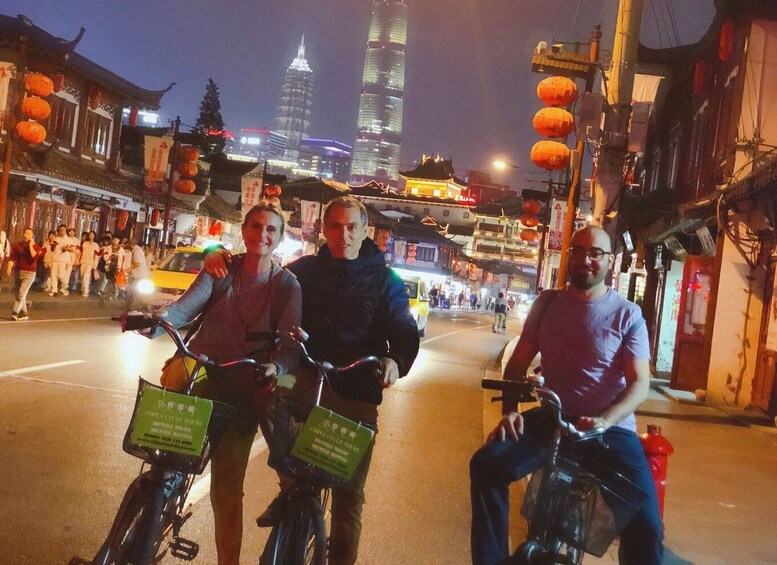 Shanghai Charming Night Small Group Bike Tour