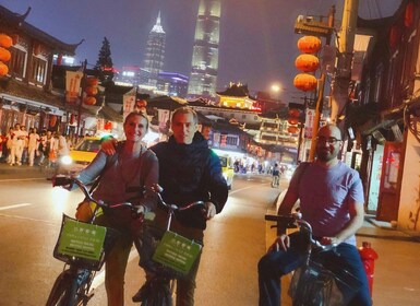 Shanghai Charming Night Small Group Bike Tour