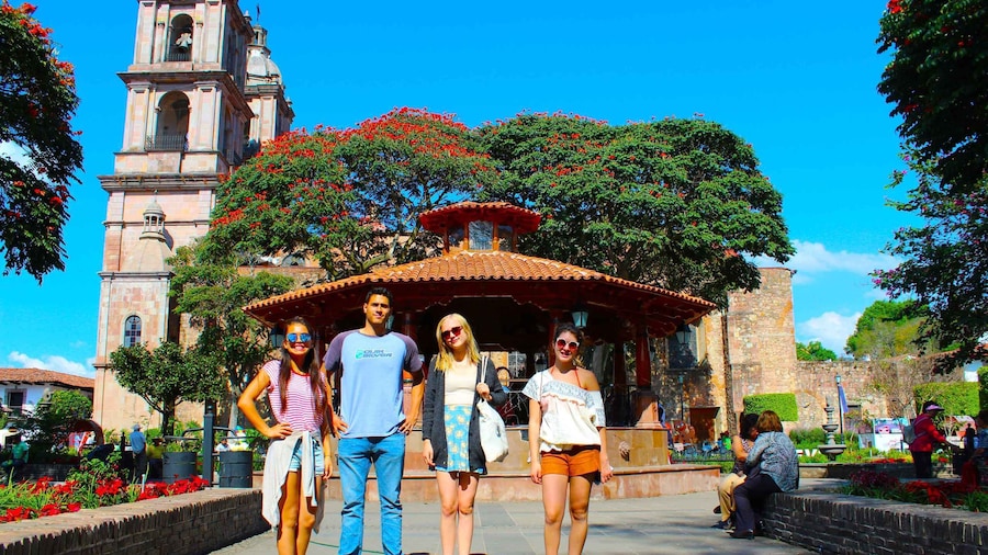 Valle de Bravo: Half-Day Guided City Tour by Van