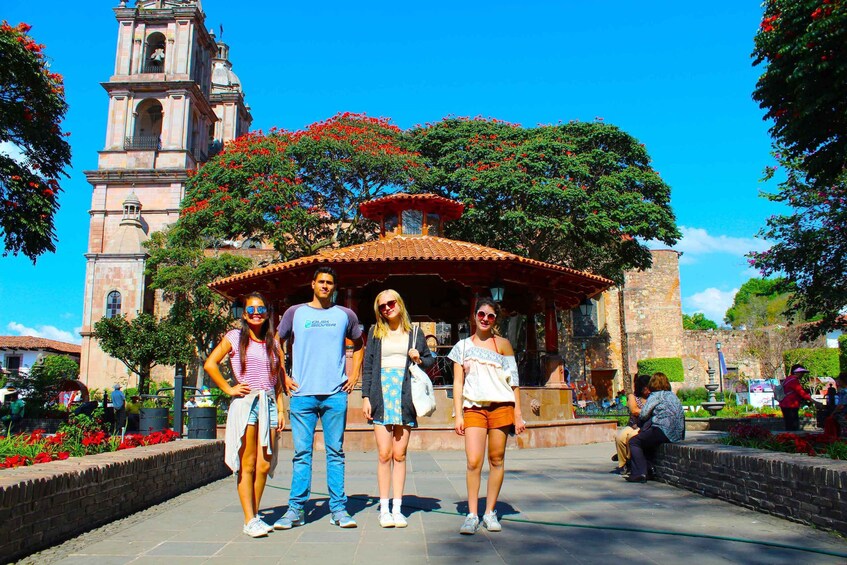 Valle de Bravo: Half-Day Guided City Tour by Van