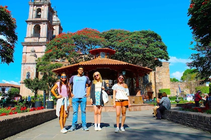 Valle de Bravo: Half-Day Guided City Tour by Van