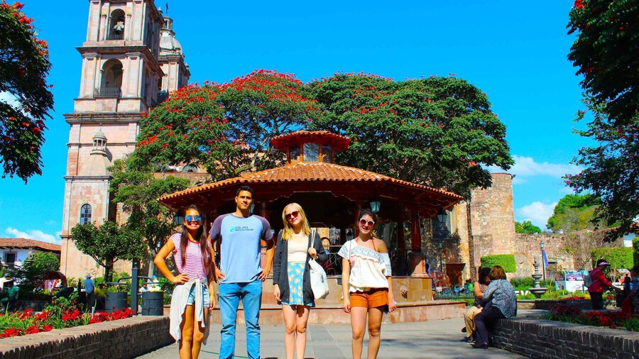Valle de Bravo: Half-Day Guided City Tour by Van