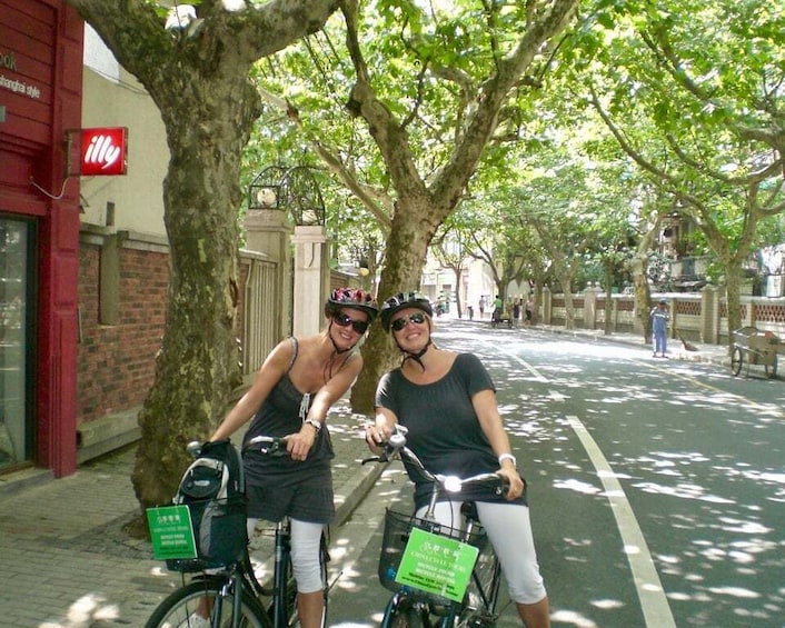 Half-Day Old Shanghai Small Group Bike Tour (Day & Night)