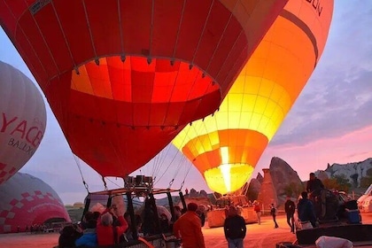 卡帕多西亞熱氣球 4 個山谷中的 1 個