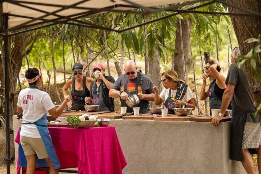 Chef Ari leading a outdoor cooking class.