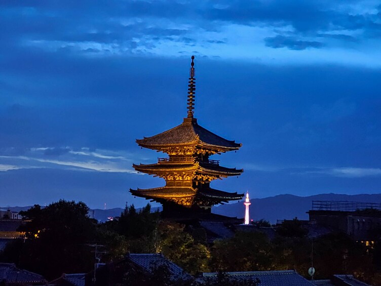 Kyoto Gion Night Walk Small Group Guided Walking Tour - 3 Hour