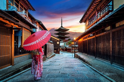 Kyoto Gion Night Walk Small Group Guided Walking Tour - 3 Hour