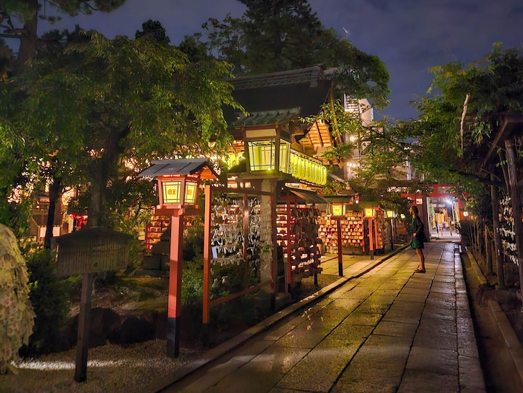 Kyoto Gion Night Walk Small Group Guided Walking Tour - 3 Hour