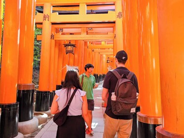 Kyoto Fushimi Inari Taisha Wandeltour met gids voor kleine groep - 3 Uur