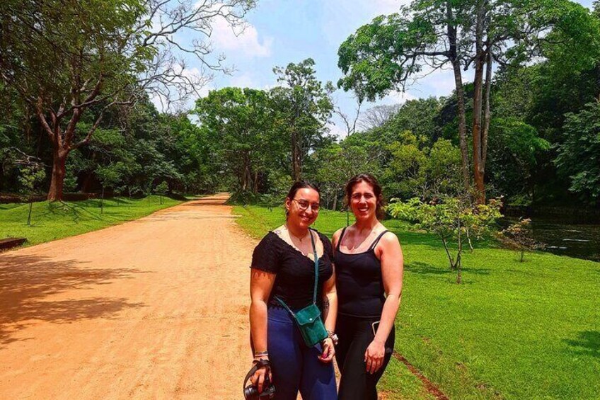 Private Sigiriya Day Tour and Authentic Sri Lankan Lunch Buffet