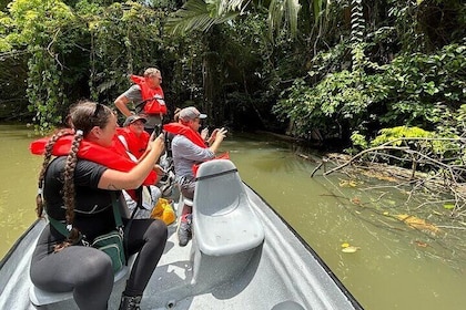 Canoe Tour with Night Walk in tortuguero national park