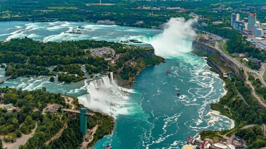 3 Days Tour in Niagara Falls, Toronto and Finger Lakes