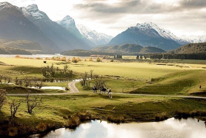 Queenstown-Paradise Town Full-Day Trip with Daily Chauffeur