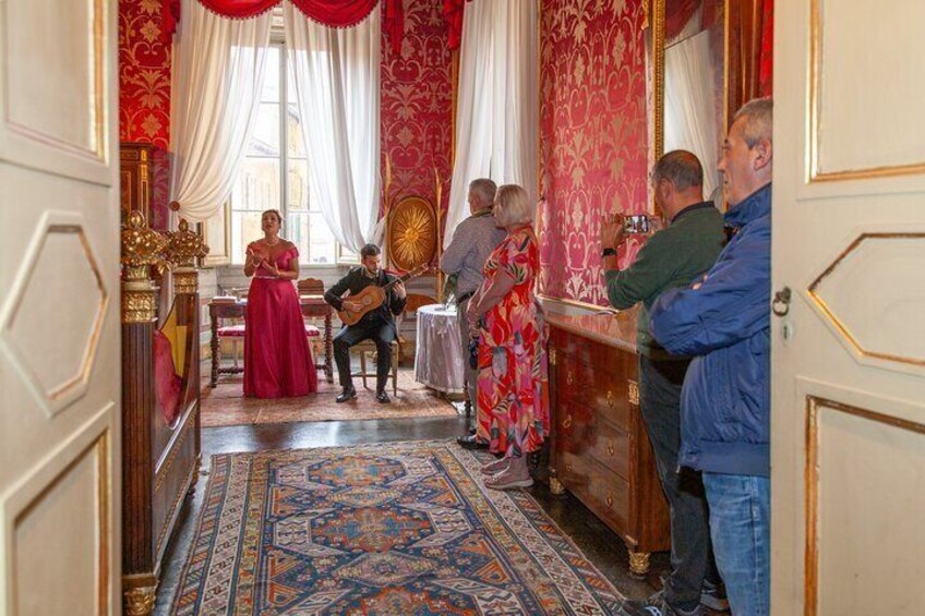 Siena: Intimate Opera Concert & Tour in Piazza del Campo