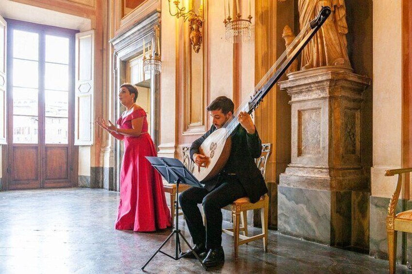 Siena: Intimate Opera Concert & Tour in Piazza del Campo