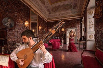 Siena: Intimate Opera Concert & Tour in Piazza del Campo